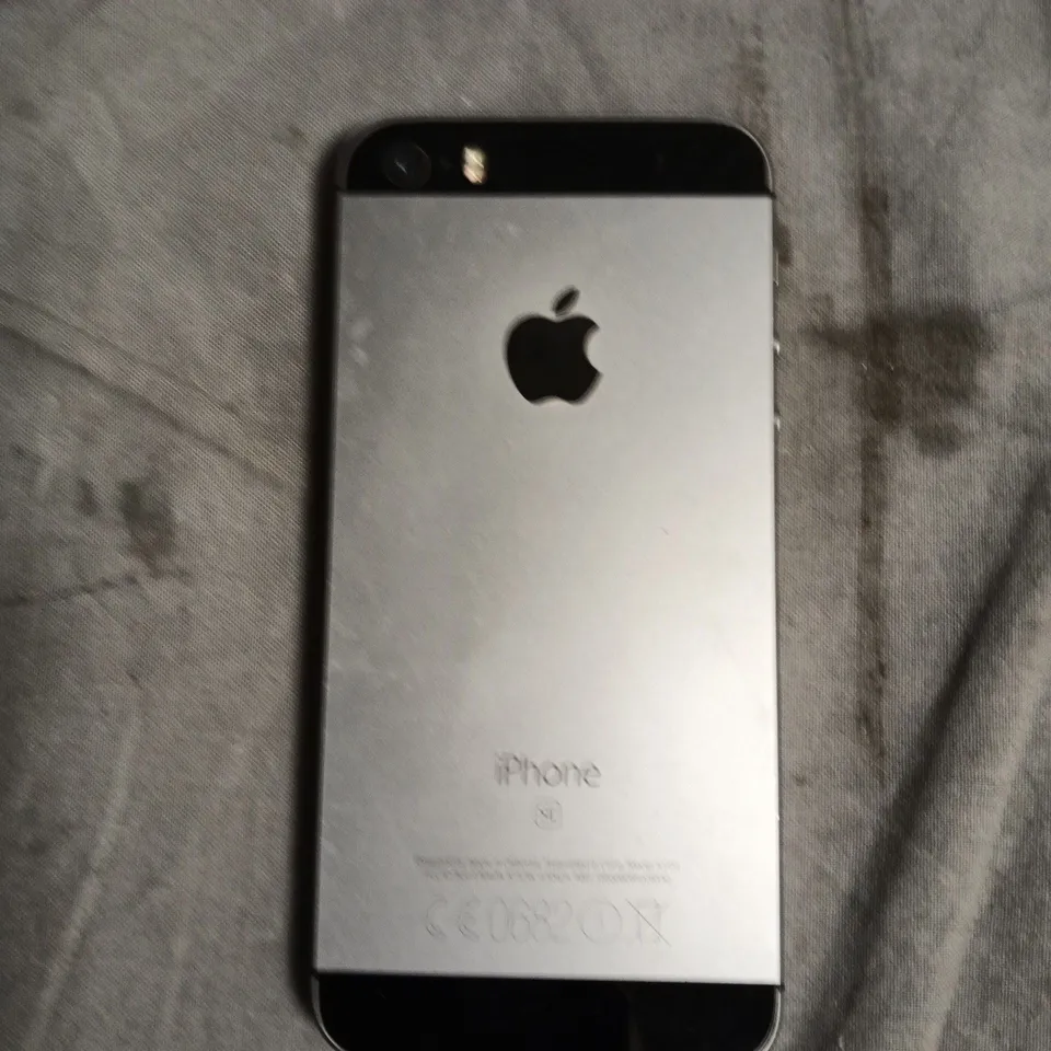 APPLE IPHONE SE SMARTPHONE 