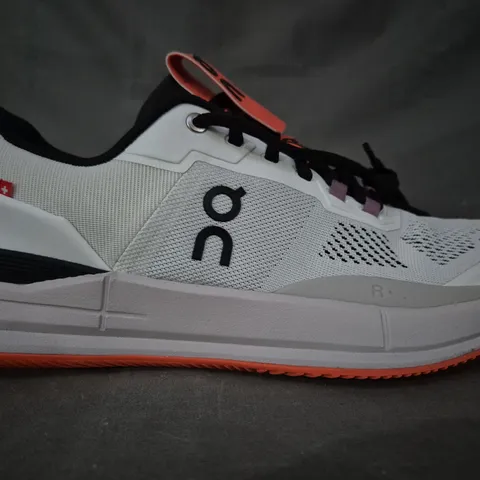 PAIR OF ON SHOE SIN WHITE/ORANGE/BLACK UK SIZE 9