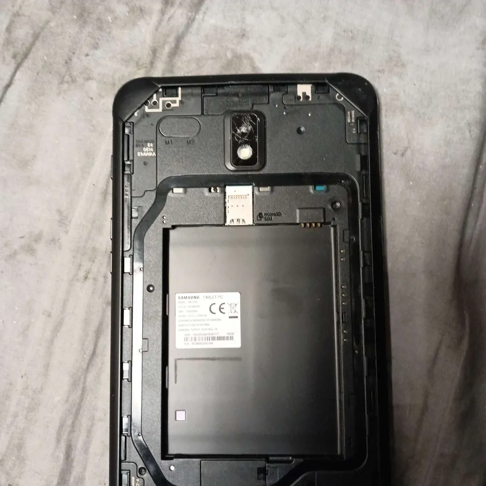 SAMSUNG TABLET PC SM-T395 – 16GB, CRACKED FRONT DISPLAY