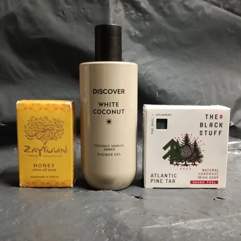 APPROXIMATELY 15 ASSORTED COSMETIC ITEMS TO INCLUDE DISCOVER, THE BLACK STUFF, ETC - COLLECTION ONLY