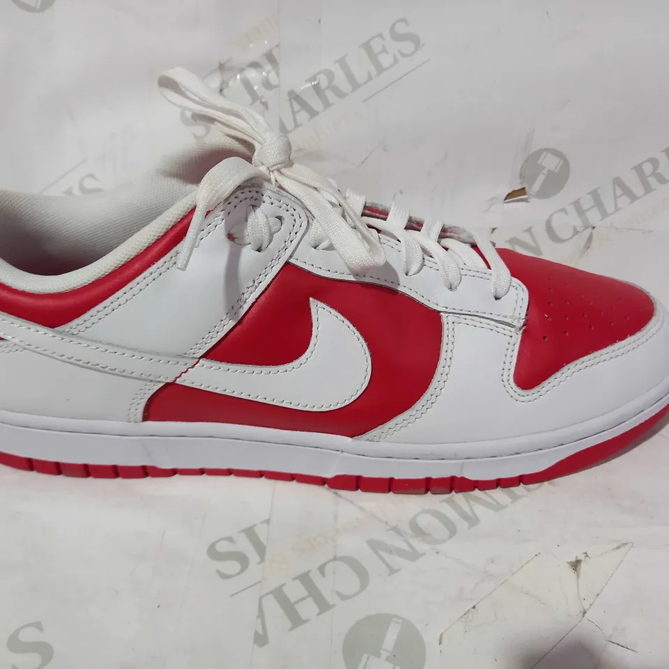 BOXED PAIR OF NIKE TRAINERS IN RED/WHITE UK SIZE 10