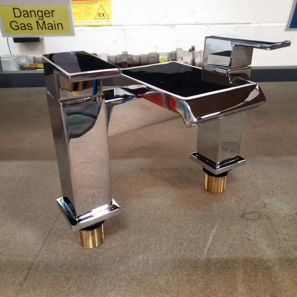 BOXED BRAND NEW VELDEAU CASOLA BATH FILLER IN CHROME - 250X155X210MM