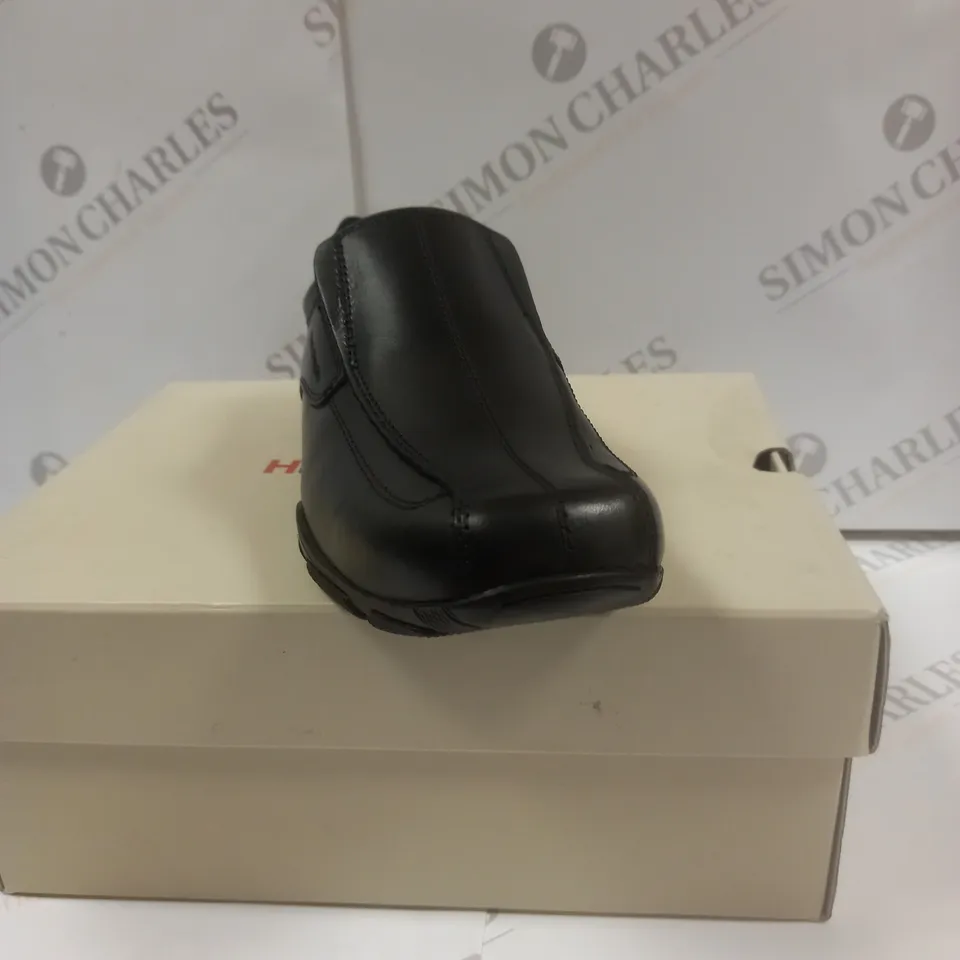 BOXED PAIR OF HUSH PUPPIES ELIJAH JUNIOR BLACK UK SIZE 1 