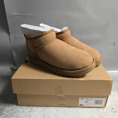 BOXED PAIR OF UGG ULTRA MINI ANKLE BOOTS IN BROWN - 5