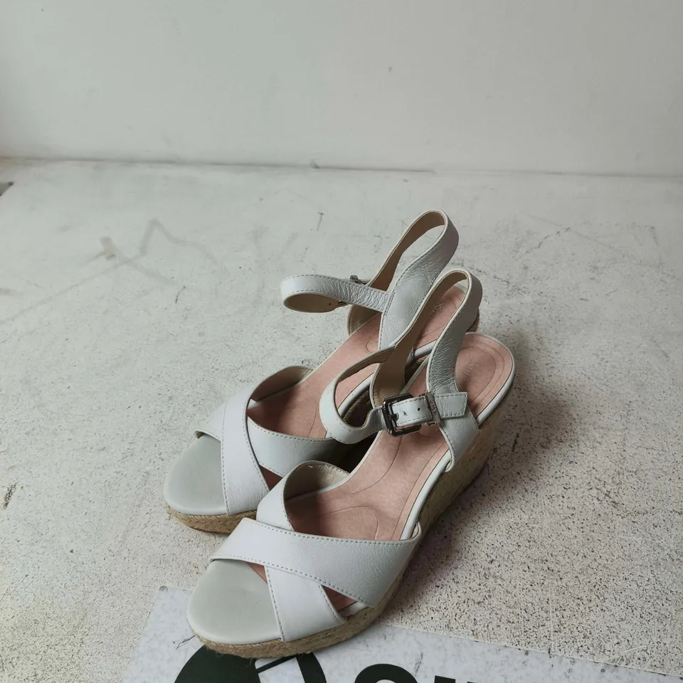 RUTH LANGFORD FASHION WHITE LEATHER WEDGE SANDALS – UK 7 (EU 40)