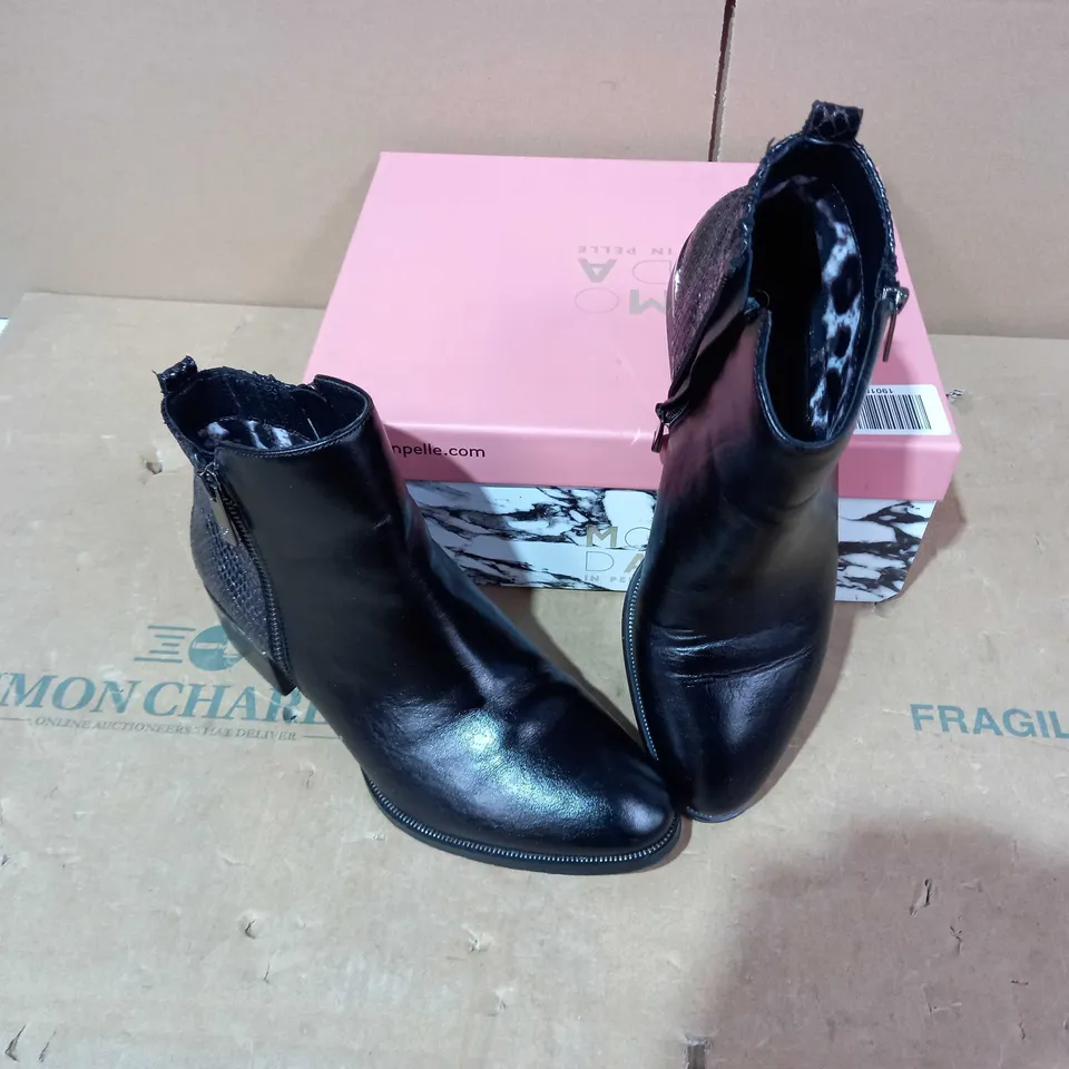 BOXED PAIR OF MODA IN PELLE BLACK BOOTS- SIZE 39