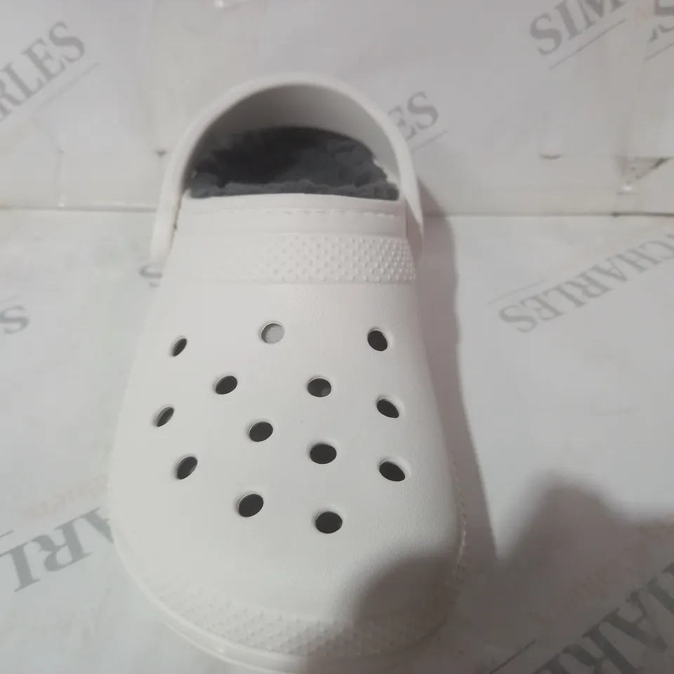 PAIR OF CROCS CLASSIC LINED CLOGS IN WHITE/GREY UK SIZE M2/W3