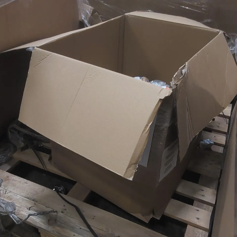 BOX CONTAINING A VERY LARGE QUANTITY OF TITAN MULTI-SPRAY GUNS