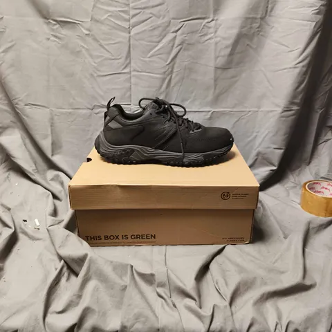 BOX PAIR OF CLARKS BLACK HIKING SHOES – MEN'S SIZE 8 