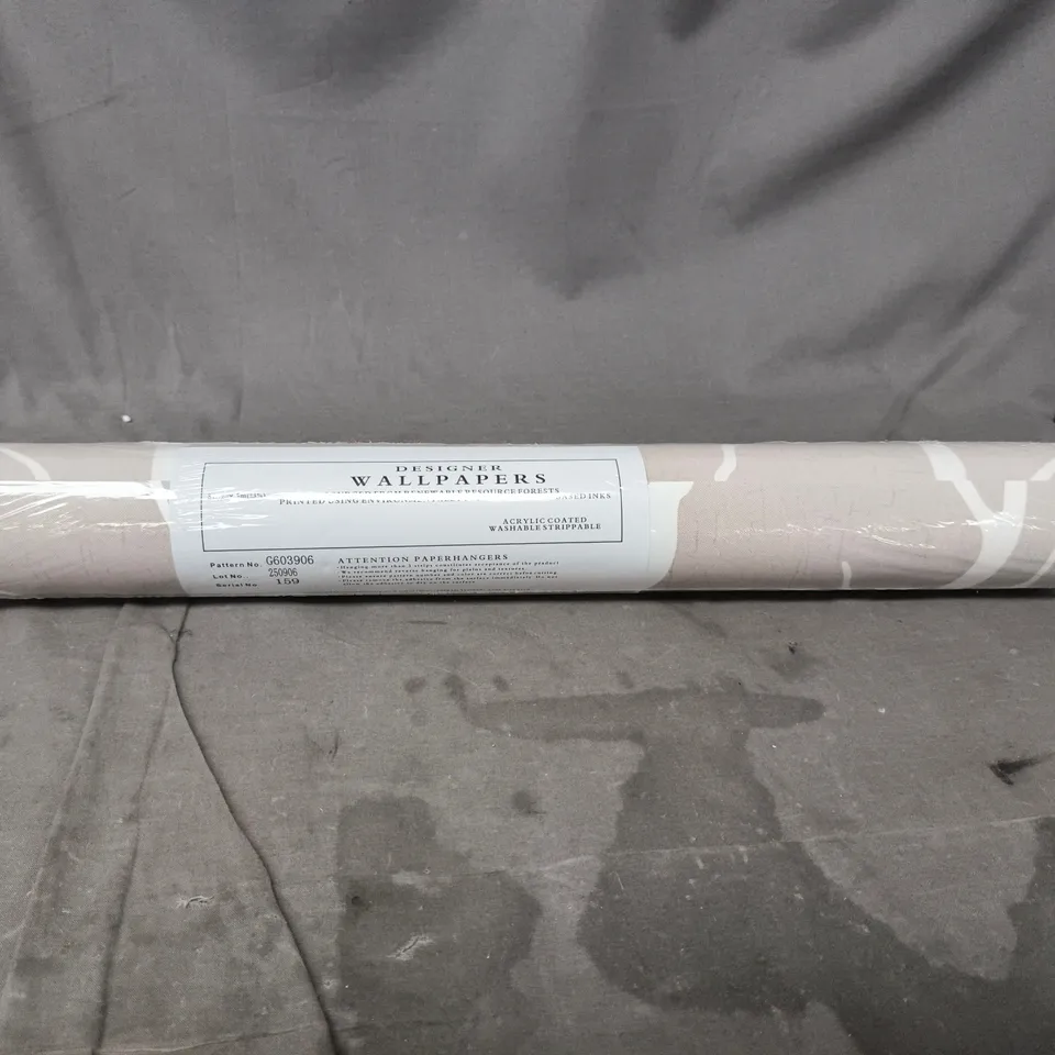 UNBRANDED SINGLE ROLL OF PATTERNED WALLPAPER IN LIGHT TAUPE SIZE 9.5M