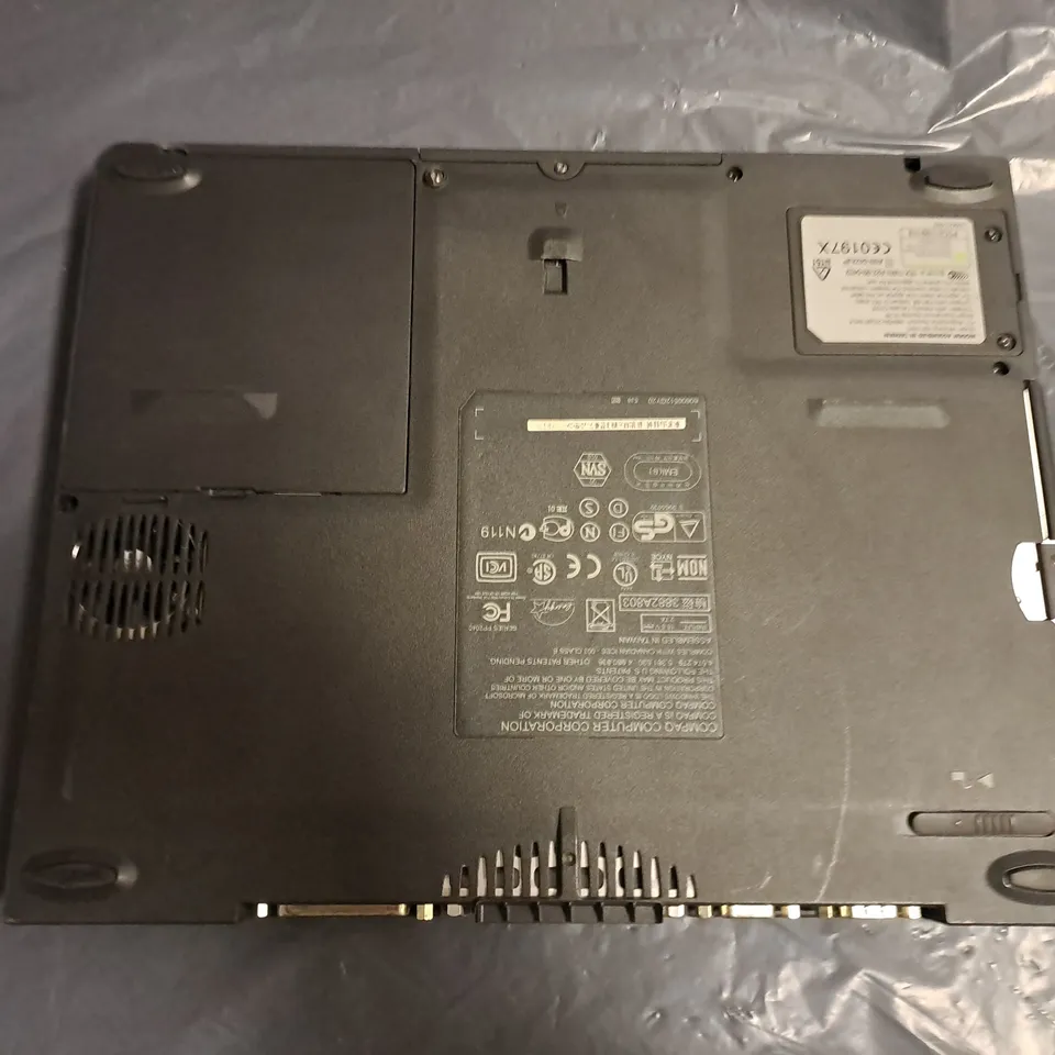 COMPAQ ARMADA M700 LAPTOP IN BLACK