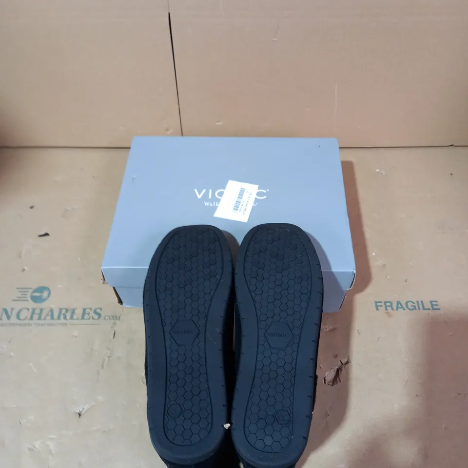 VIONIC MAIZIE SLIPPER BOOTS - BLACK - SIZE 8