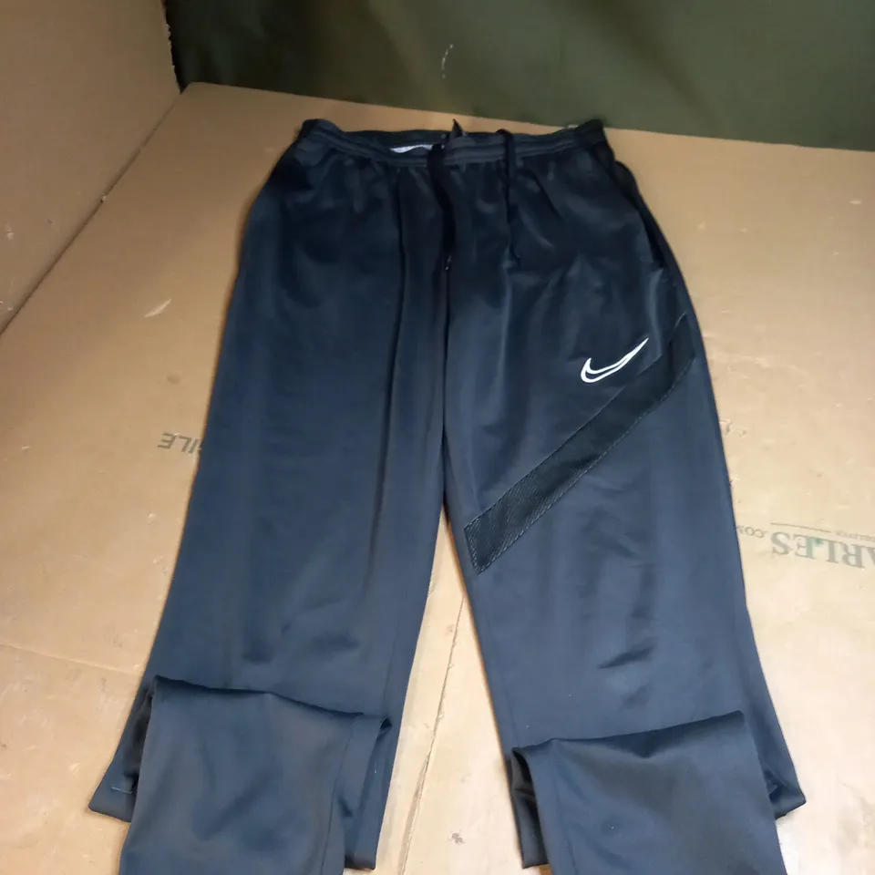 BLACK NIKE TRAINING JOGGERS SIZE M