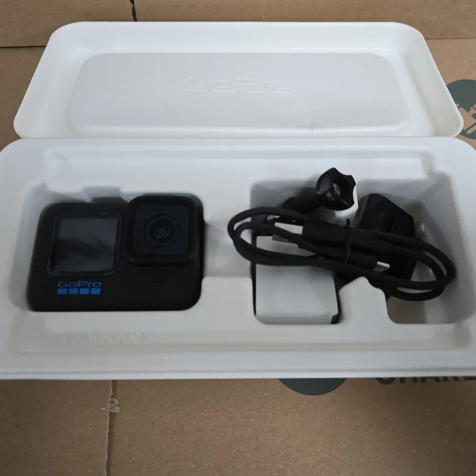 GOPRO HERO10 BLACK ACTION CAMERA WITH USB-C CABLE & MOUNT