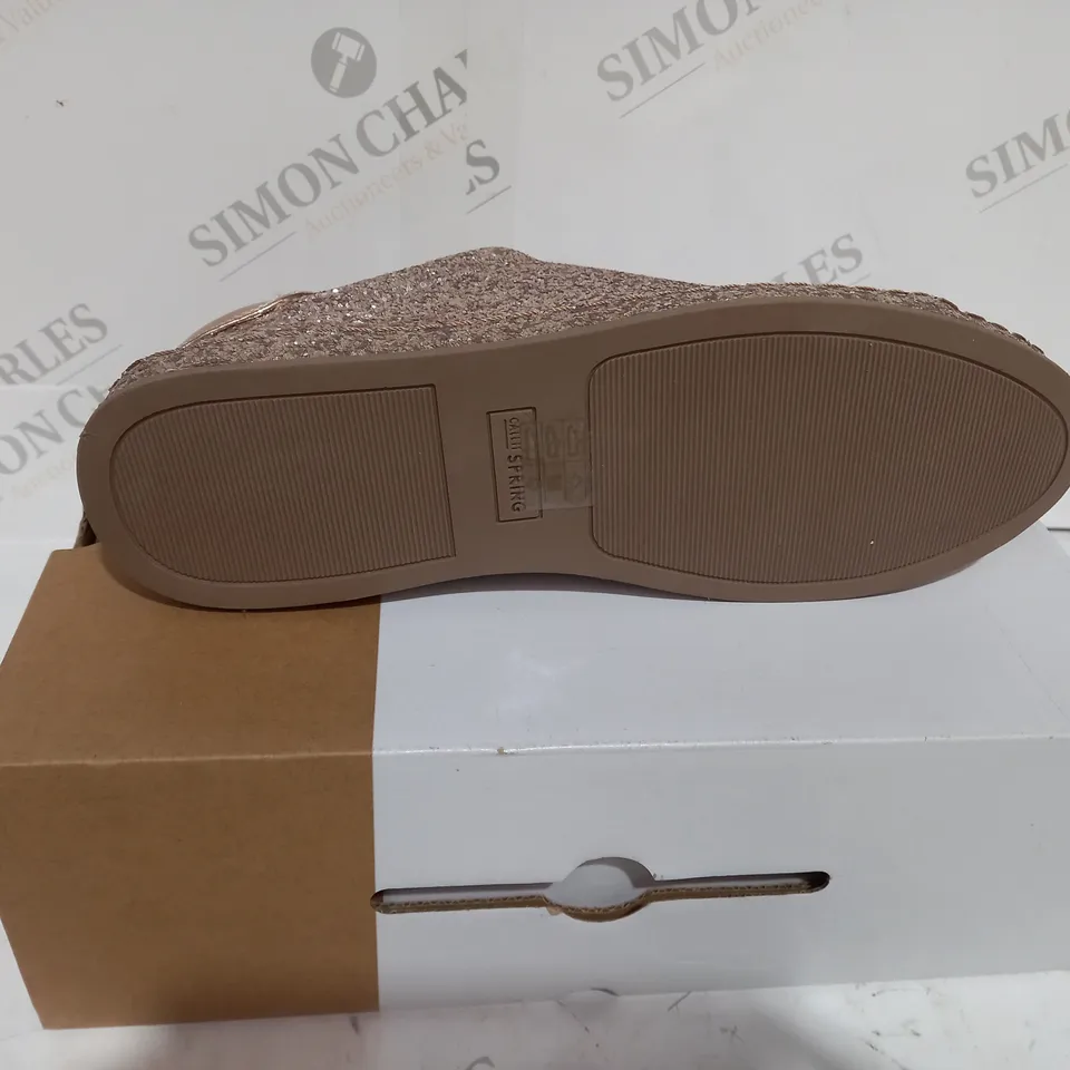 BOXED CALL IT SPRING SAUWAI PINK GLITTER SHOE - SIZE 6