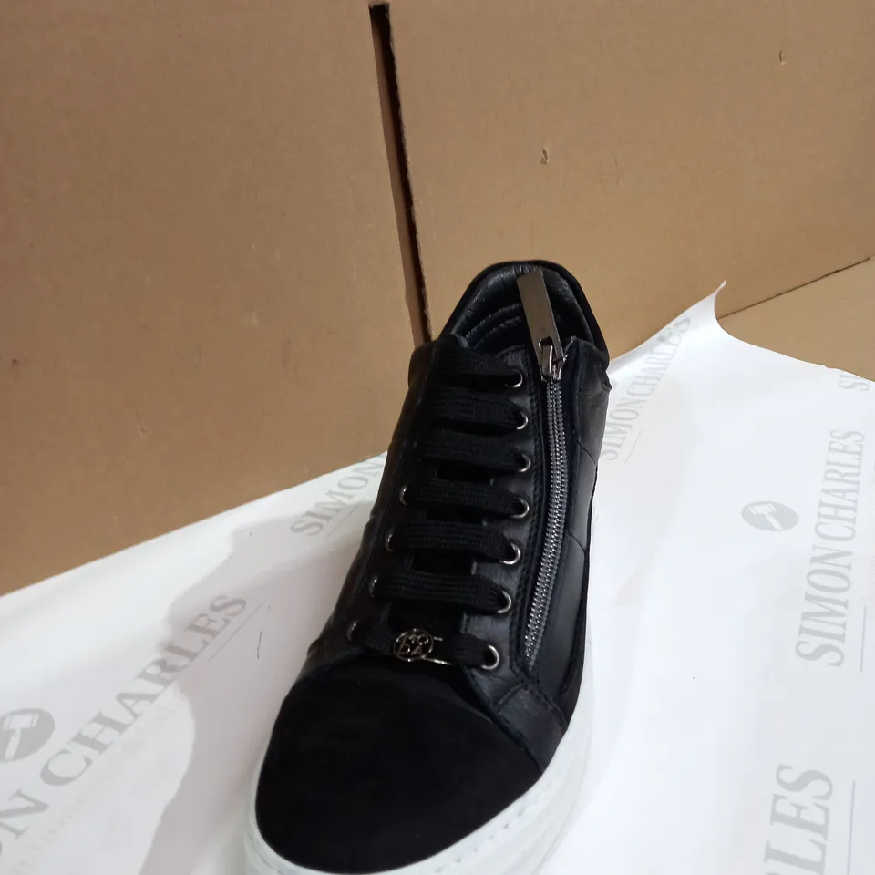 MODA BLACK TRAINERS SIZE 5