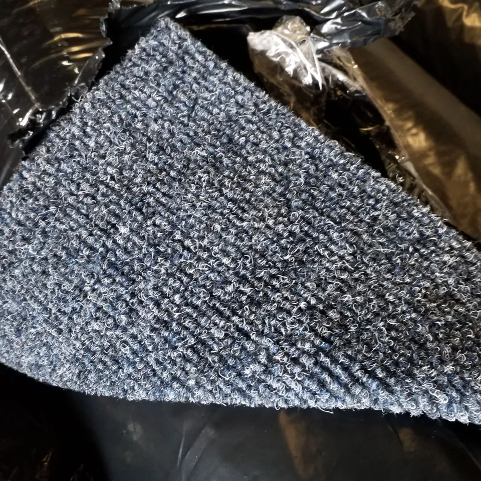 ROLL OF QUALITY FAST TRACK CORD 03 SOFT BLUE CARPET APPROXIMATELY 3.05×2M