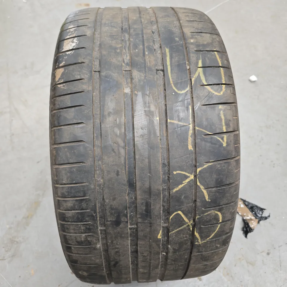 PIRELLI 305/30 ZR21 TYRE