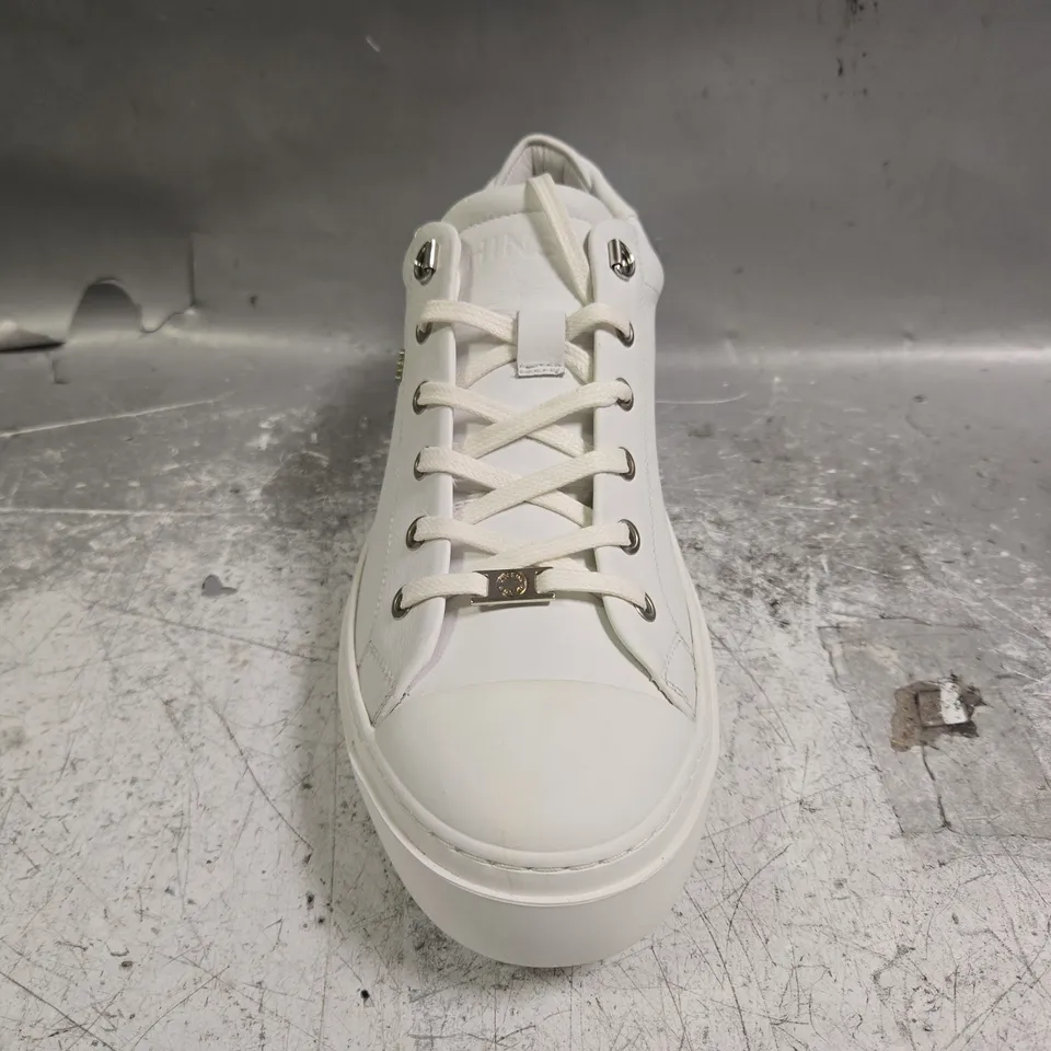 BOXED PAIR OF HINSON SHOES IN WHITE SIZE EU 44