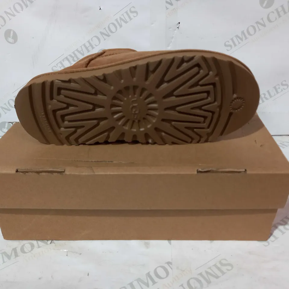 BOXED PAIR OF UGG CLASSIC SHORT SHOES IN BROWN UK SIZE 6.5