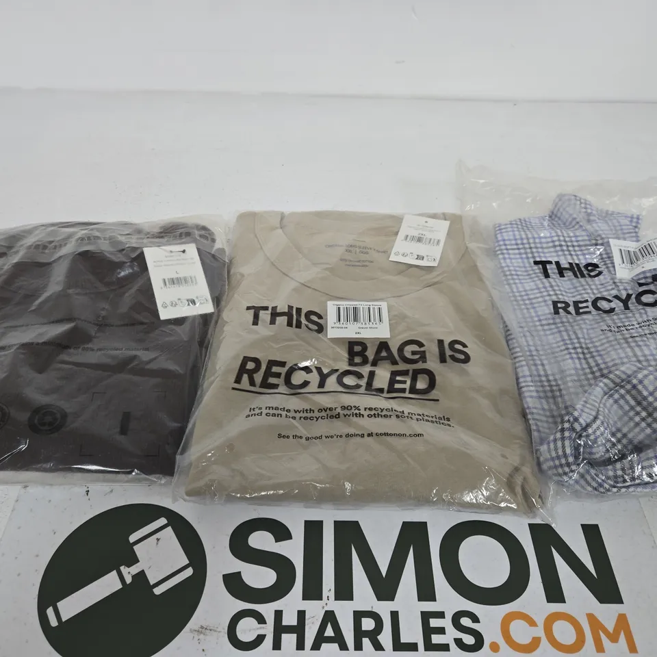 APPROXIMATELY 15 ASSORTED CLOTHING ITEMS IN VARIOUS SIZES, COLOURS & STYLES 