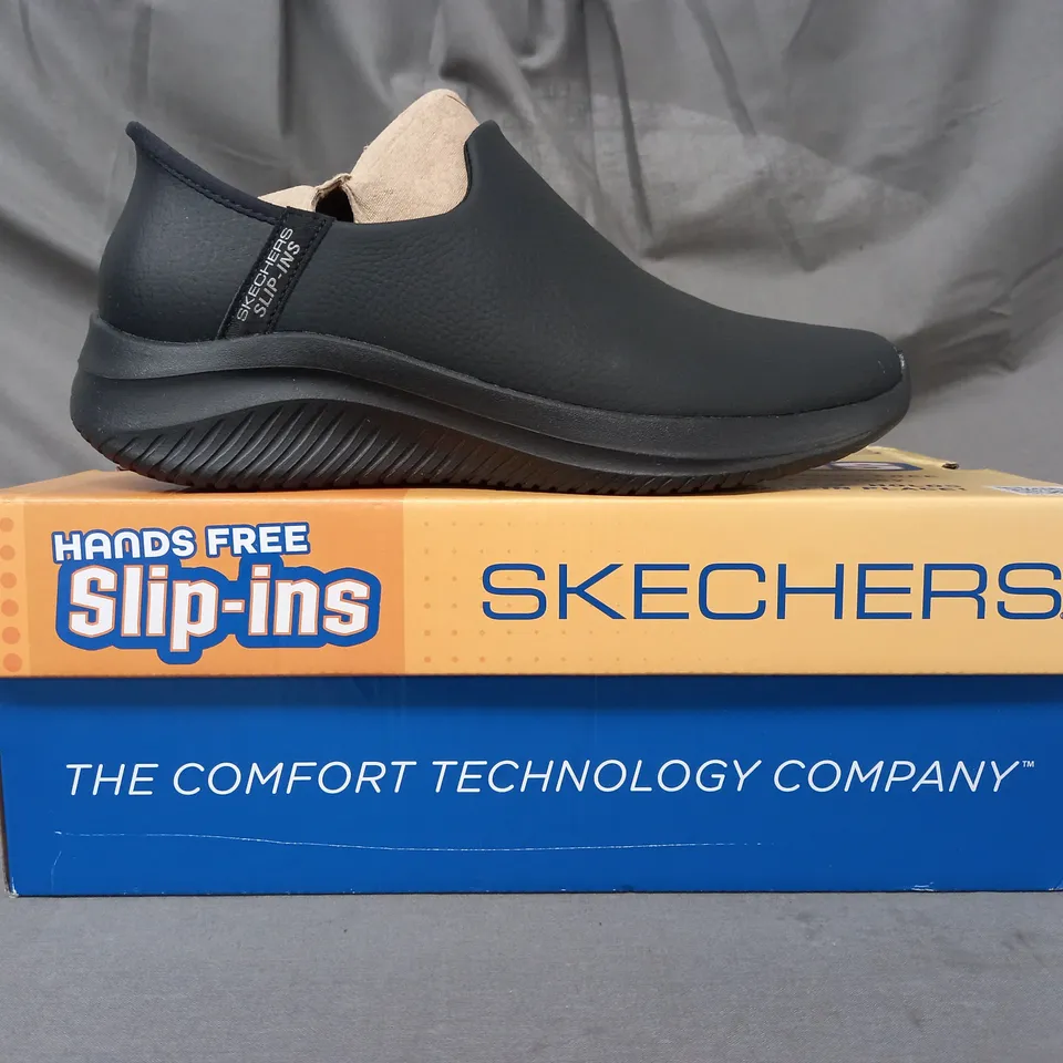 BOXED PAIR OF SKECHERS LEATHER SLIP-ON TRAINERS IN BLACK SIZE 4