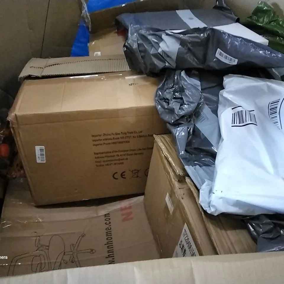 PALLET OF ASSORTED ITEMS INCLUDING TOILET SEAT, INSTANT POT MULTI-USE PRESSURE COOKER, KNITTING MACHINE, 4PK GREY SEAT CUSHIONS, OFFICE CHAIR, AUTUMNAL WREATH 