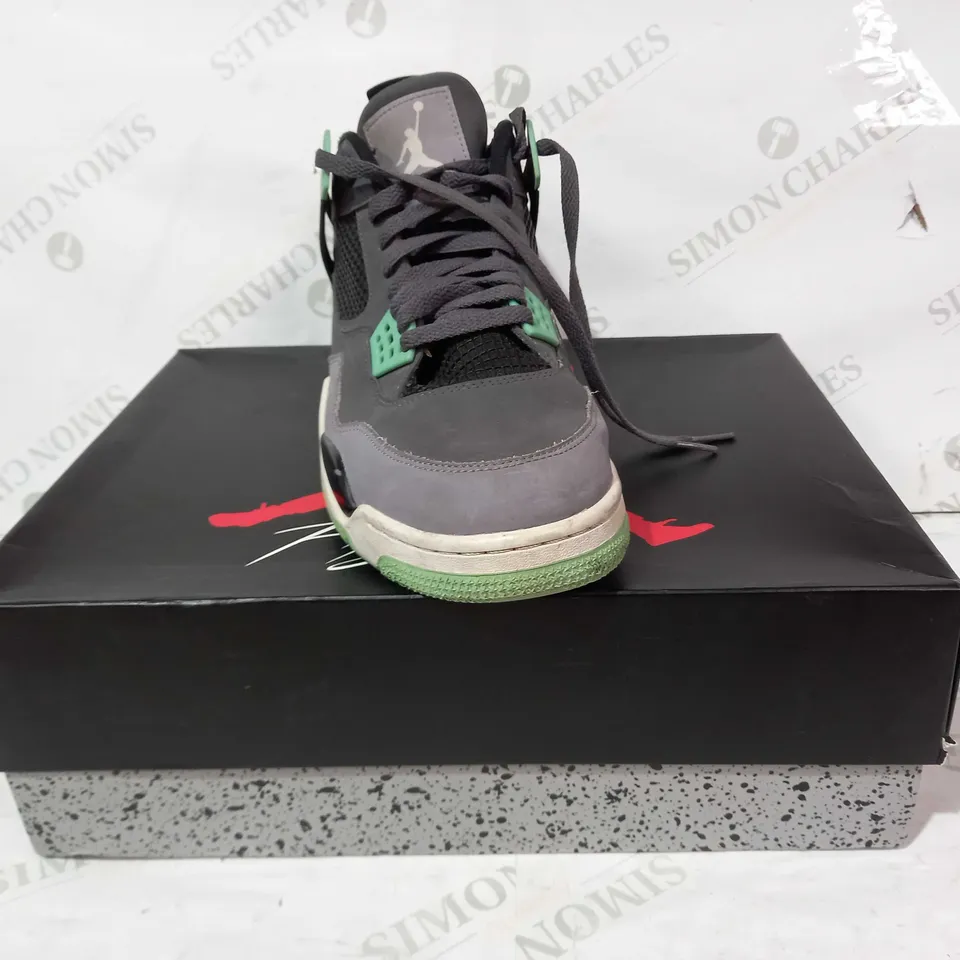 BOXED PAIR OF NIKE AIR JORDAN 4 IN DARK GREY/GREY/GREEN UK SIZE 12