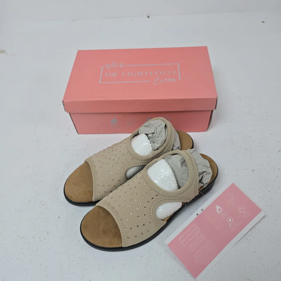 UK 5 DR LIGHTFOOT WIDE FIT TAUPE SANDALS