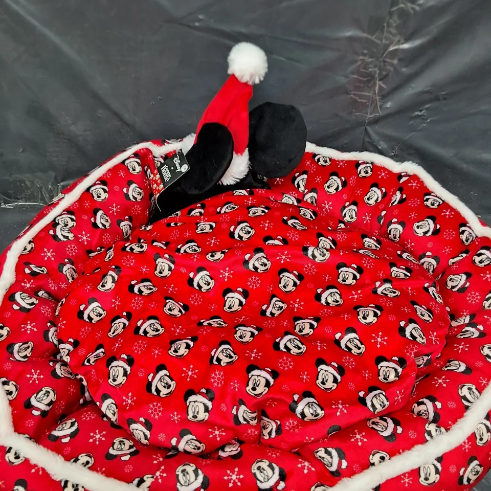 BOX OF APPROXIMATELY 4 BRAND NEW CHRISTMAS MICKEY MOUSE PET BED 