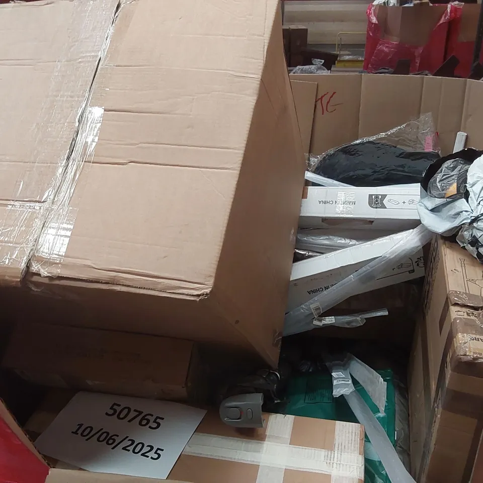 PALLET OF ASSORTED ITEMS INCLUDING: HOLLYWOOD MIRRORS, ROLLING CART, MIRROR, HYDROCLEANER WATER BRUSH, FOLDING FOOTBALL GOAL ECT