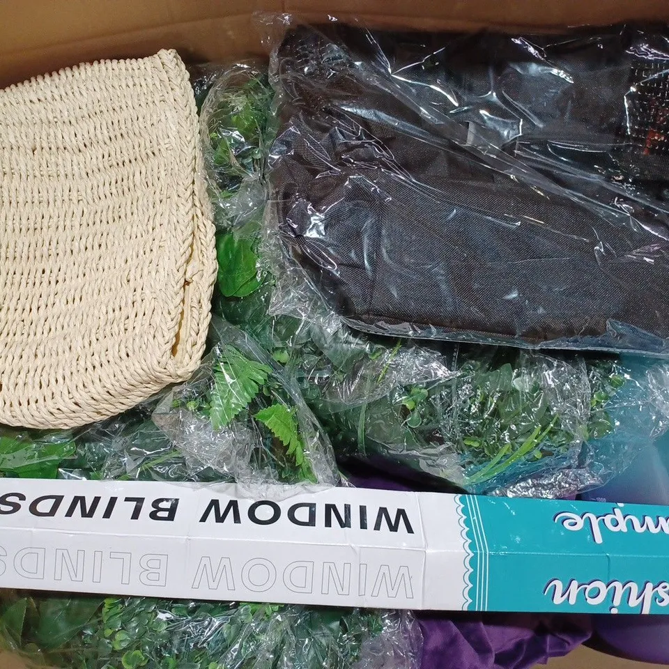 BOX OF APPROX 22 ASSORTED ITEMS TO INCLUDE - 2L MOTOVATION WATER BOTTLE - SIMPLE WINDOW BLIND - WOOLALA BLACK BAG ECT