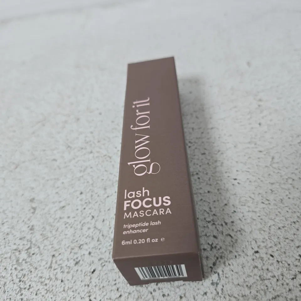 GLOW FOR IT LASH FOCUS MASCARA