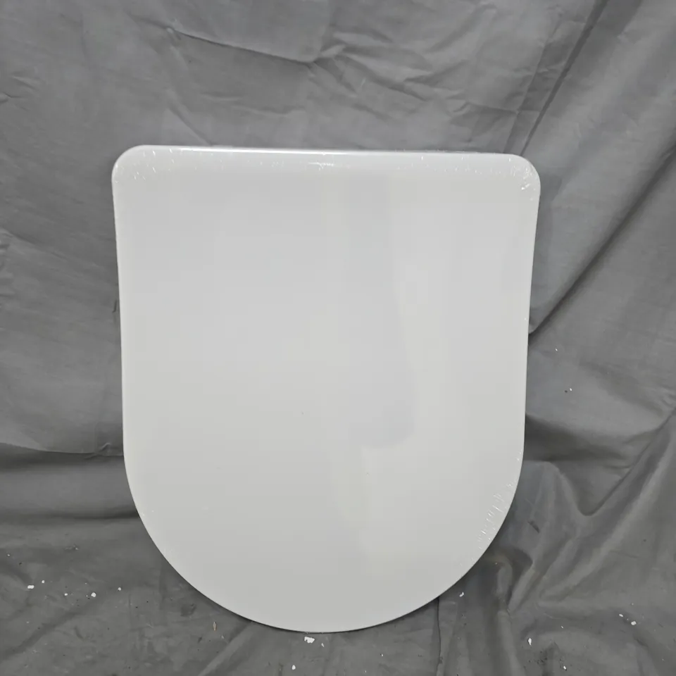 BOXED BLUMFELDT TOILET SEAT