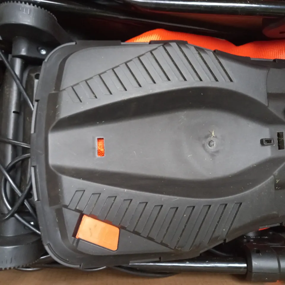 BOXED YARD FORCE ELECTRIC LAWNMOWER 