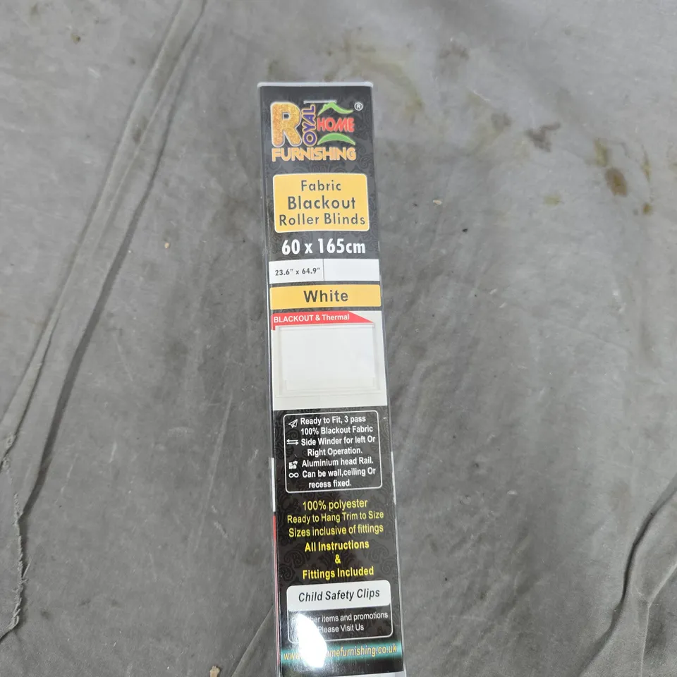 BOX OF APPROXIMATELY 15 ASSORTED ITEMS TO INCLUDE: FABRIC BLINDS 