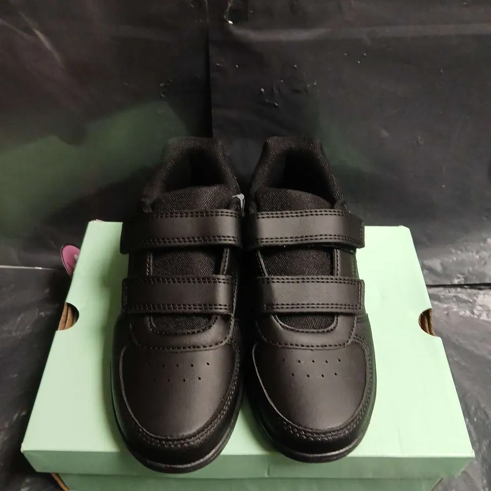 BLACK CHILDREN'S VELCRO-STRAP SNEAKERS – BOXED (DEICHMANN) - UK SIZE 32