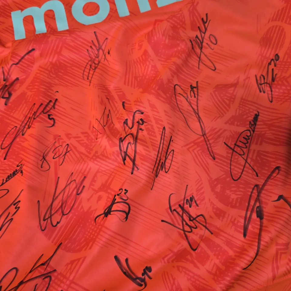 COVENTRY CITY FC FOOTBALL AWAY SHIRT BY HUMMEL – MONZO SPONSOR – SIZE L – SIGNED