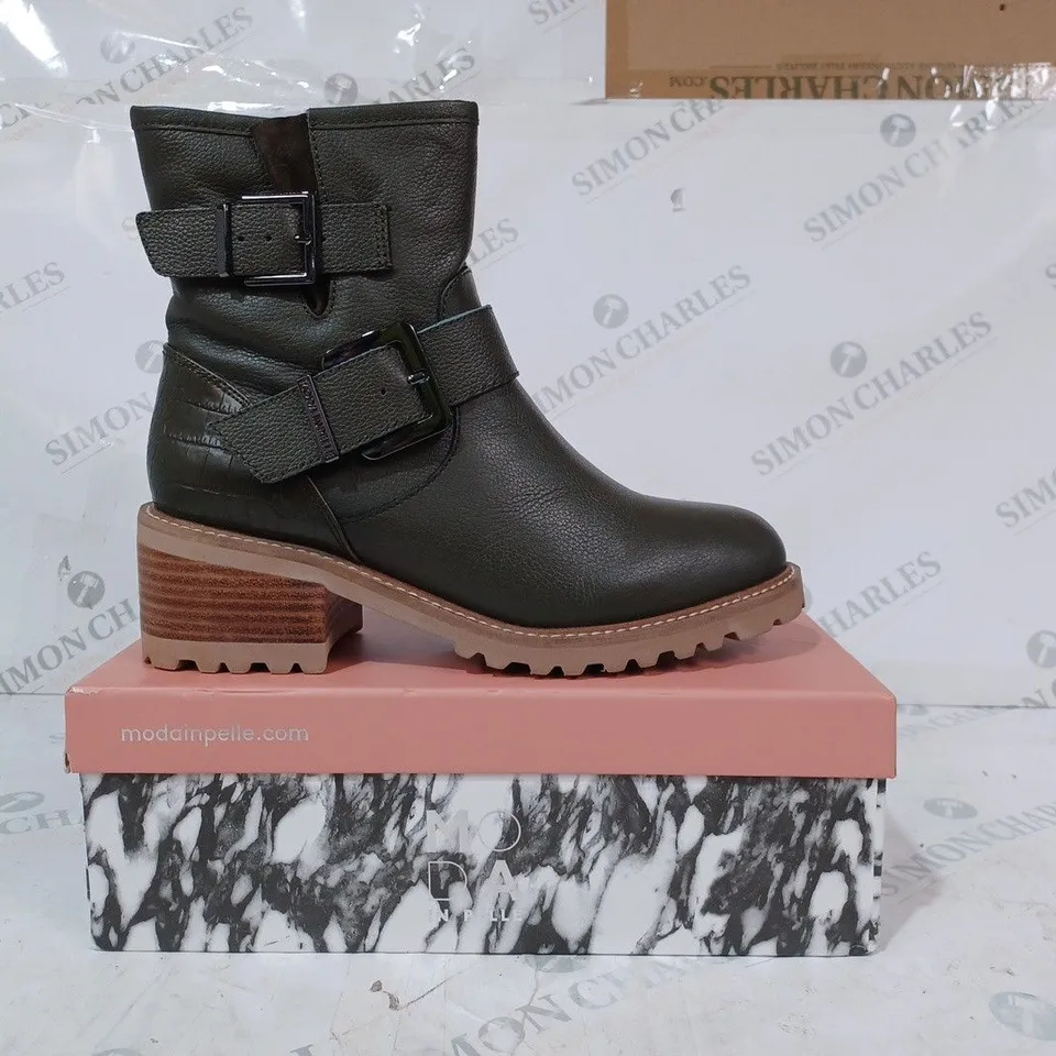 BOXED MODA IN PELLE CORNELIA BIKER BOOTS, KHAKI, UK 7