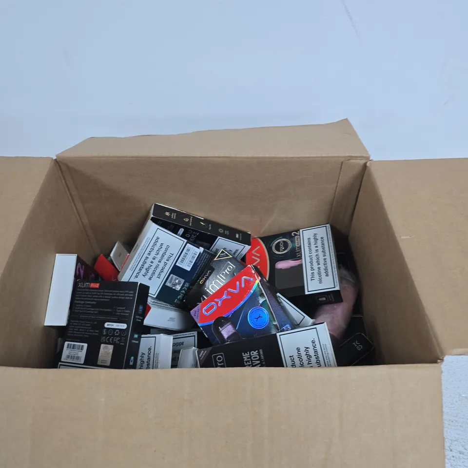 APPROXIMATELY 20 OXVA E-CIG PRODUCTS AND ACCESSORIES IN VARIOUS COLOURS AND FLAVOURS