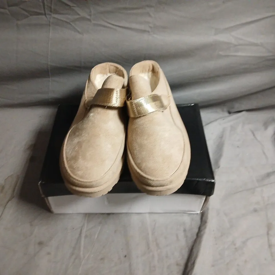 BEIGE SUEDE LOAFERS WITH VELCRO STRAP – UK 7 (EU 40) – MEN’S SHOES