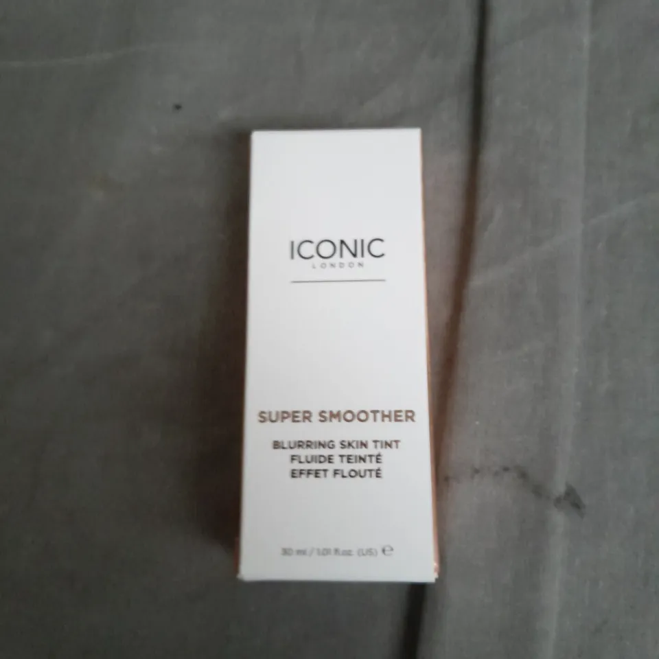 ICONIC LONDON SUPER SMOOTHER BLURRING SKIN TINT