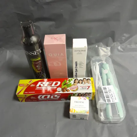 APPROXIMATELY 20 ASSORTED HEALTH & BEAUTY PRODUCTS TO INCLUDE RED TOOTHPASTE, MINI HAIR STRAIGHTENER AND TROPIC EYE DREAM