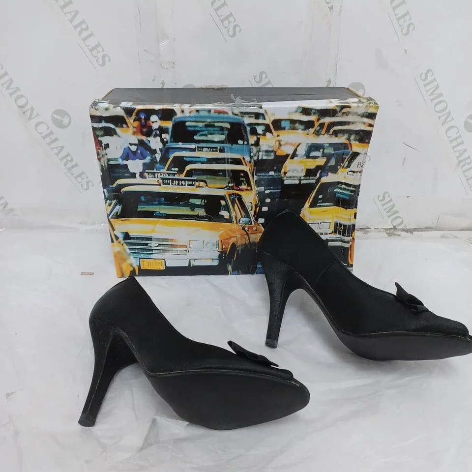APPROXIMATELY 5 PAIRS OF BOXED TAXI PUMP HEELS BLACK OPEN TOE IN VARIOUS SIZES 
