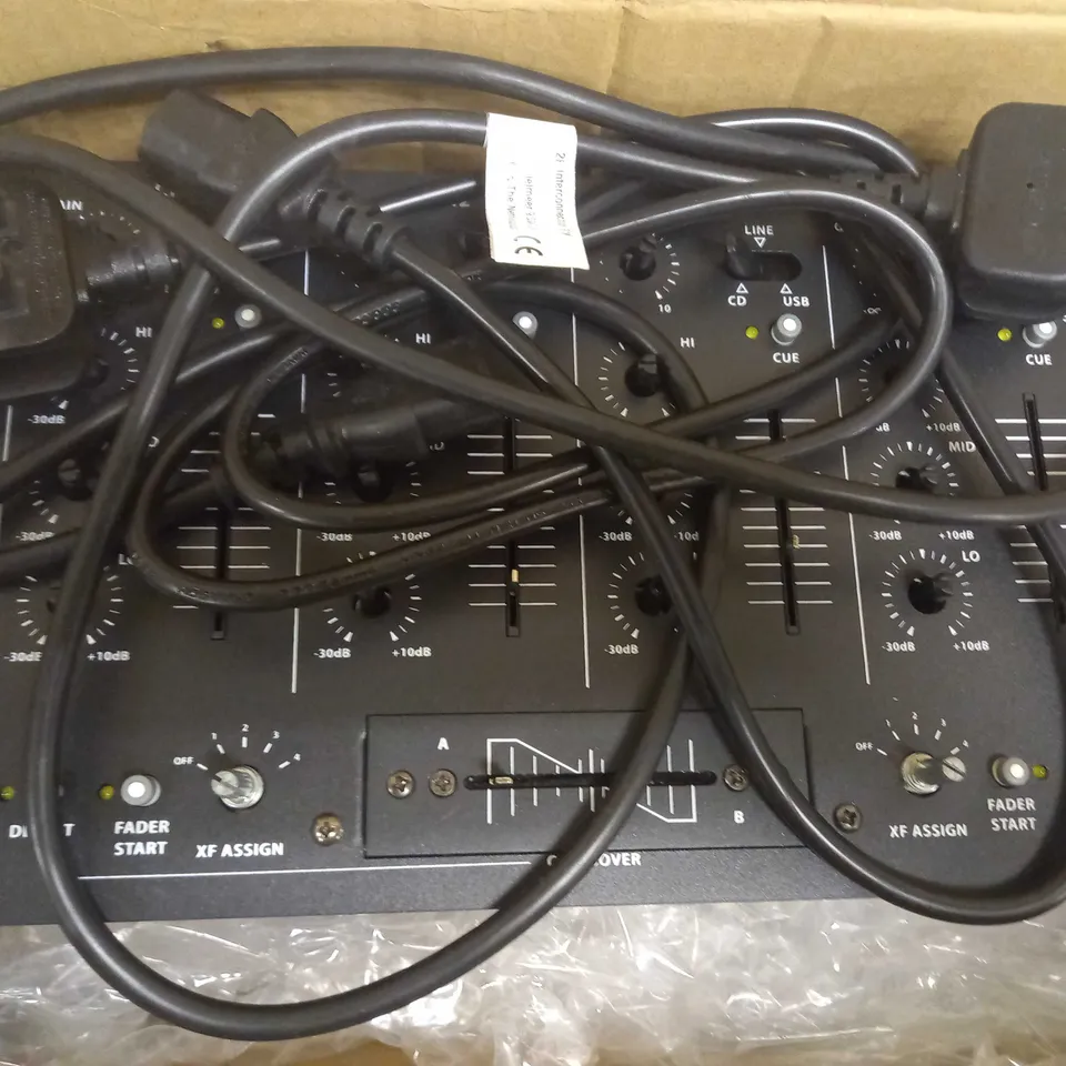 CITRONIC CDM8: 4 USB 19-INCH 14 INPUT RACK DJ MIXER