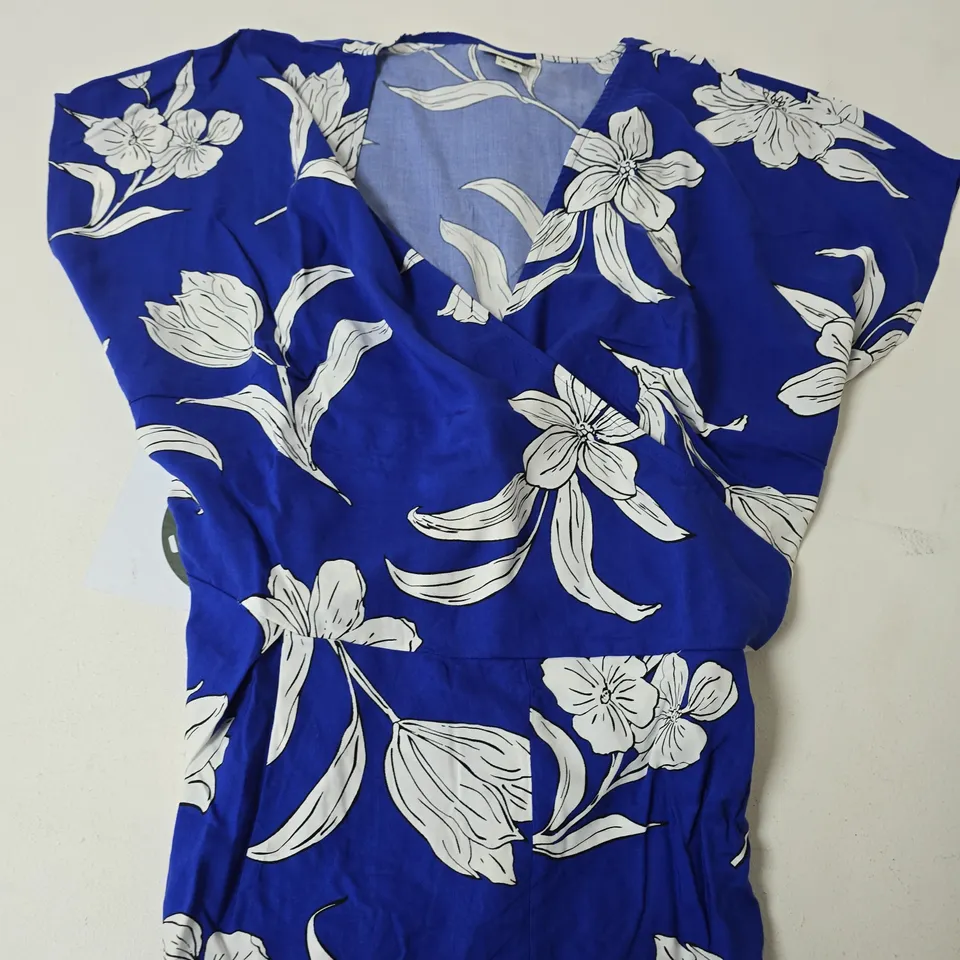 BONPRIX BLUE AND WHITE FLORAL JUMPSUIT SIZE 22