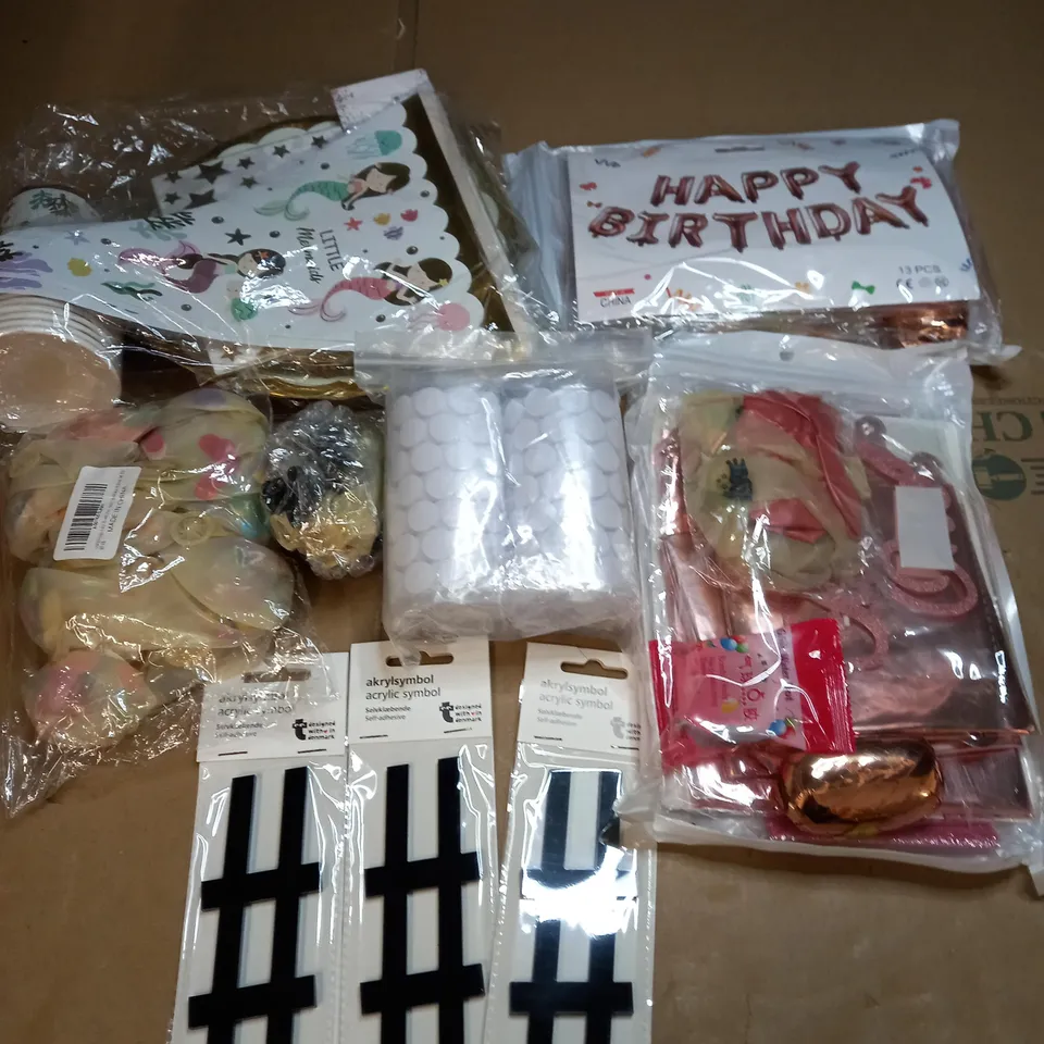 BOX OF APPROXIMATELY 30 ASSORTED CELEBRATORY AND PARTY ITEMS TO INCLUDE BIRTHDAY BALLOONS, MERMAID FOOD SET, AUTUMN DESIGN BAG ETC
