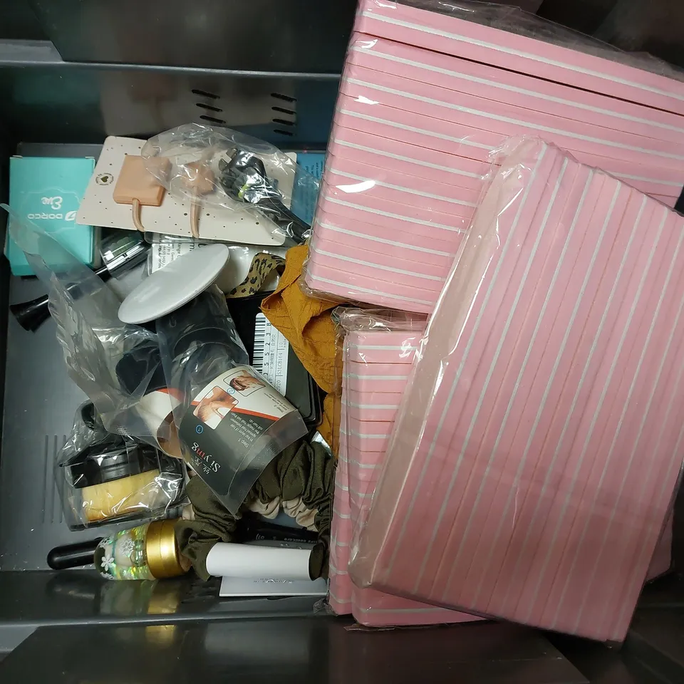 BOX OF APPROX 10 COSMETIC ITEMS TO INCLUDE BEETLES NAIL FILES, DISNEY HAIR CLIPS AND MAKE UP BAG