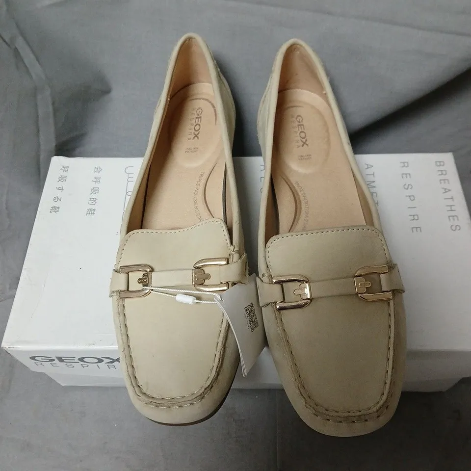 GEOX ANNYTAH MOC A LOAFERS – TAUPE, UK 6.5 (EU 39.5)