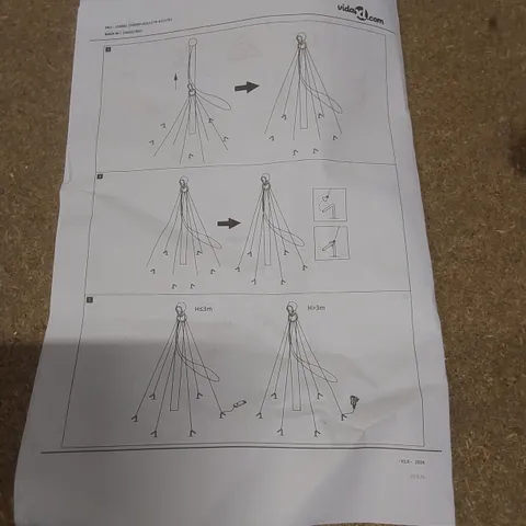 BOXED CHRISTMAS TREE ON FLAGPOLE LIGHTED DISPLAY